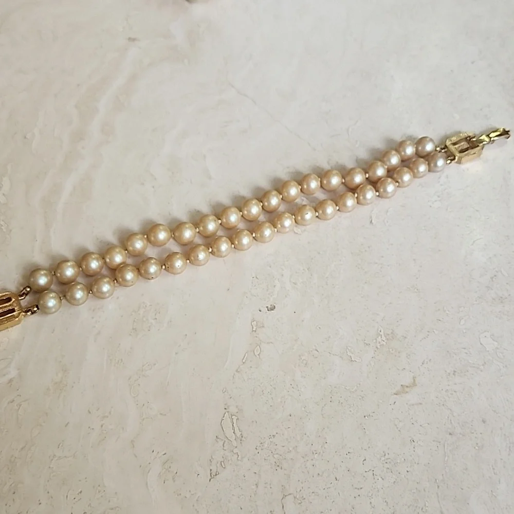 Givenchy 1977 Gold Faux Pearl Bracelet - Picture 7 of 7